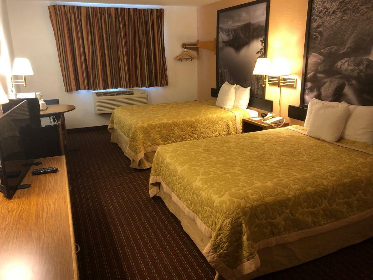 Super 8 By Wyndham The Dalles Or Екстер'єр фото